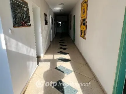 Eladó kereskedelmi és ipari ingatlan Pápa 670 nm