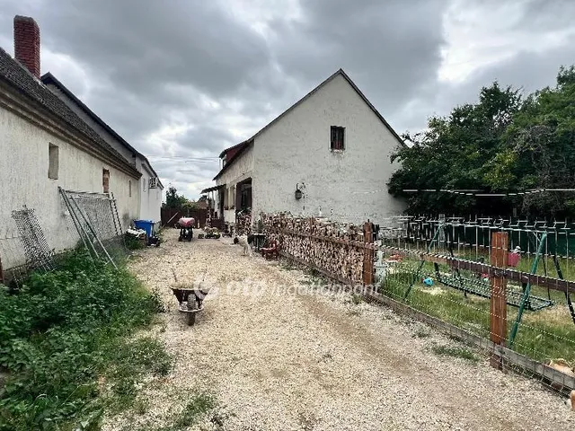 Eladó ház Pápa, Kéttornyúlak 150 nm