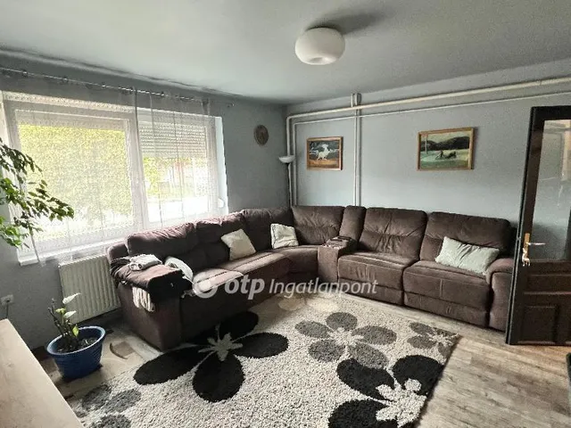 Eladó ház Pápa, Kéttornyúlak 150 nm