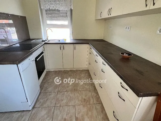 Eladó lakás Pápa, Belváros 75 nm