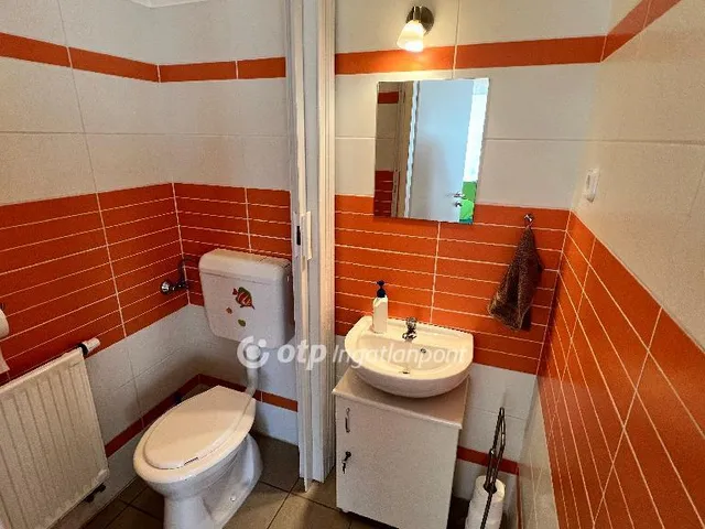 Eladó kereskedelmi és ipari ingatlan Pápa, Belváros 64 nm