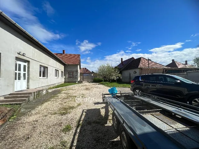 Eladó ház Pápa 471 nm