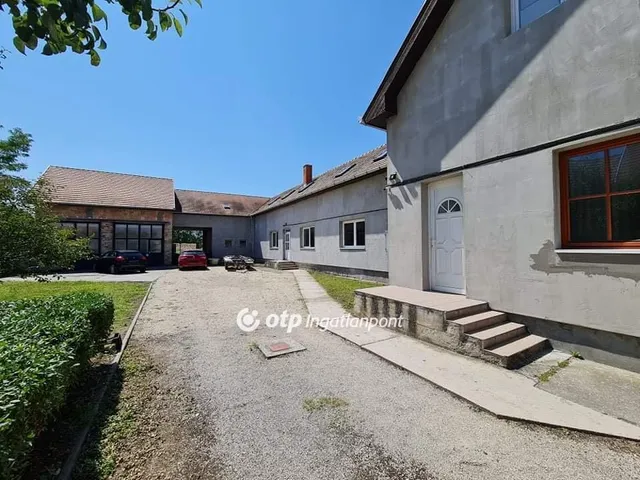 Eladó ház Pápa 471 nm