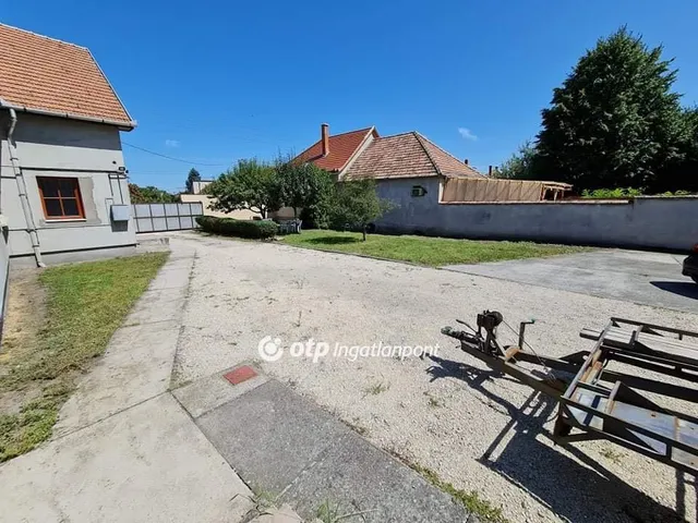 Eladó ház Pápa 471 nm