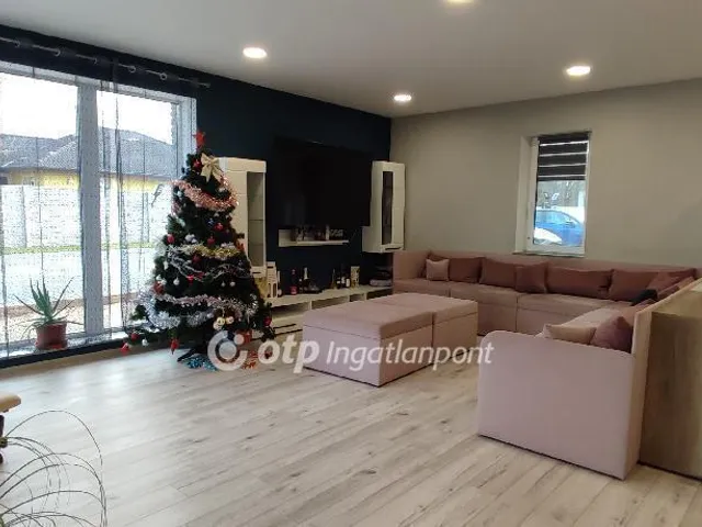 Eladó ház Pápa 360 nm