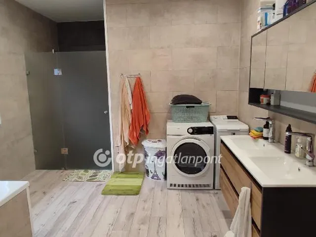 Eladó ház Pápa 360 nm