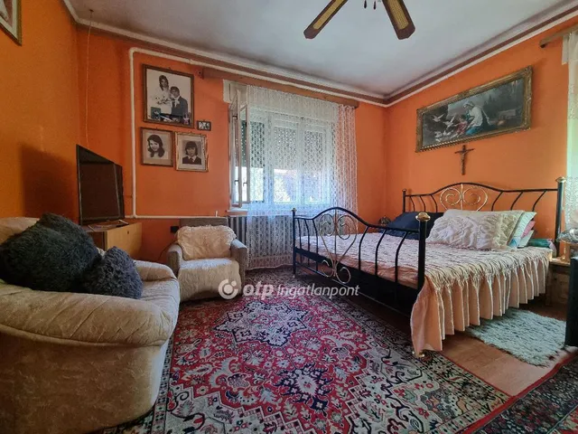 Eladó ház Pápa, Tókert 93 nm