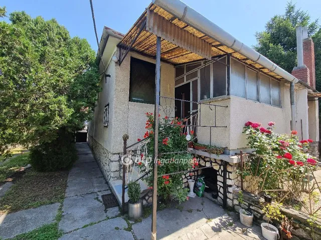 Eladó ház Pápa, Tókert 93 nm