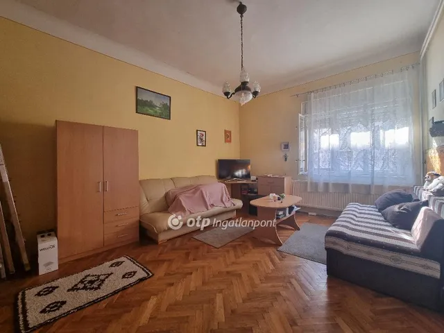 Eladó lakás Pápa 75 nm