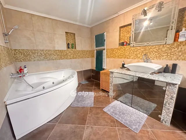 Eladó lakás Pápa 127 nm