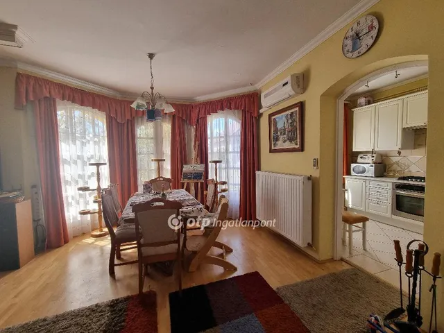 Eladó ház Pápa 209 nm