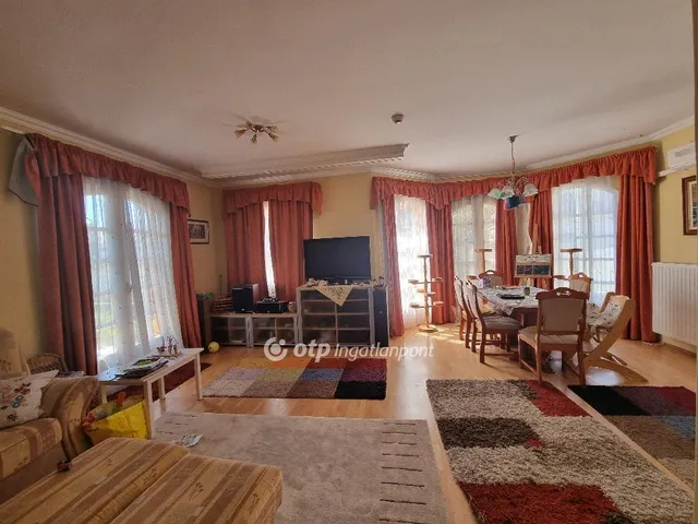 Eladó ház Pápa 209 nm