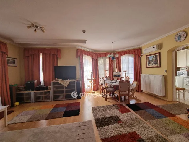 Eladó ház Pápa 209 nm