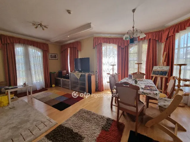 Eladó ház Pápa 209 nm