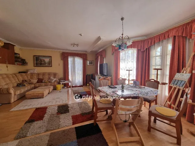 Eladó ház Pápa 209 nm