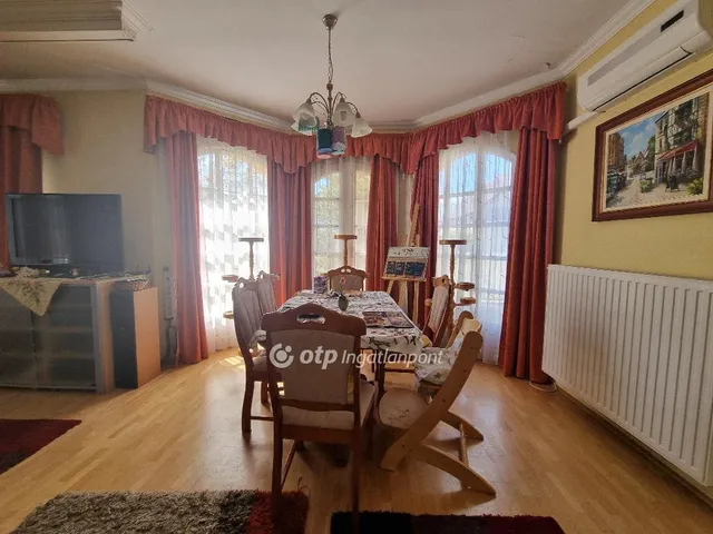 Eladó ház Pápa 209 nm