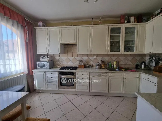 Eladó ház Pápa 209 nm