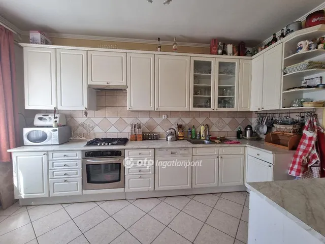 Eladó ház Pápa 209 nm