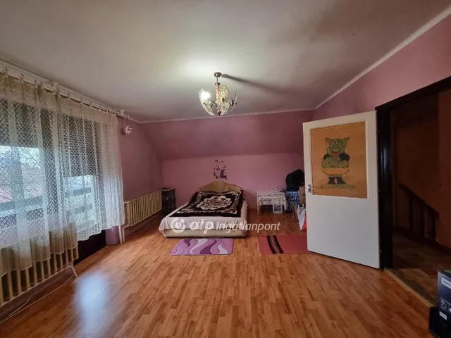 Eladó ház Egyházaskesző 174 nm