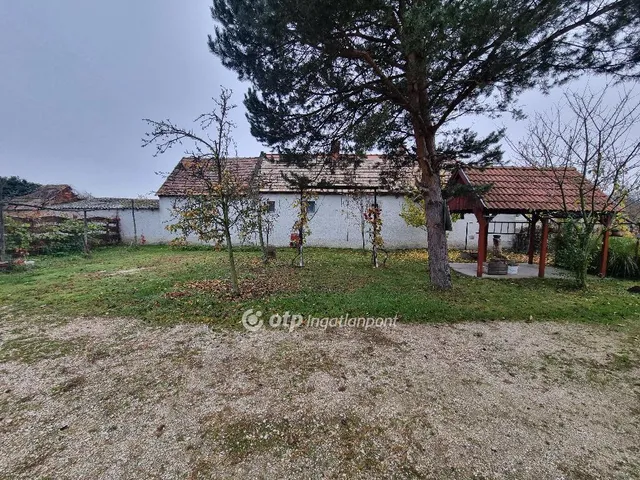 Eladó ház Egyházaskesző 174 nm