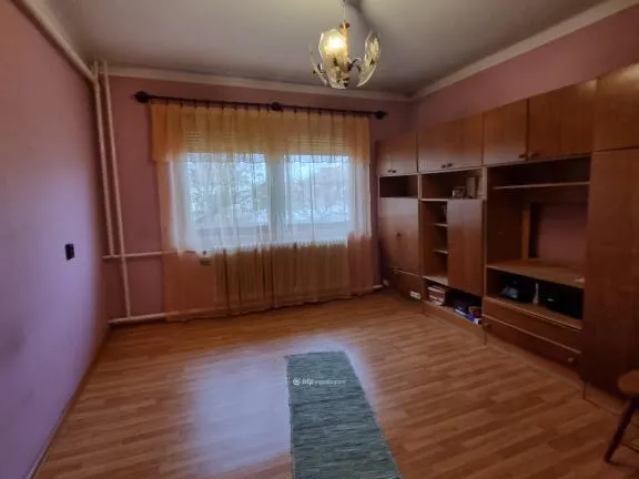 Eladó ház Egyházaskesző 174 nm