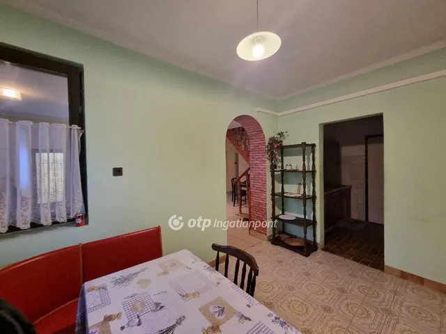 Eladó ház Egyházaskesző 174 nm