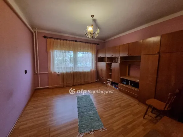 Eladó ház Egyházaskesző 174 nm