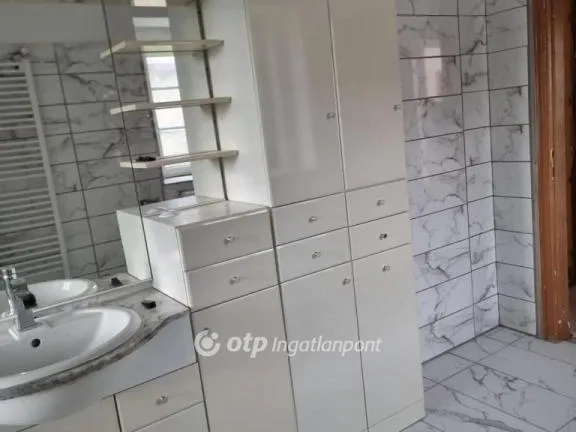 Eladó ház Dabrony 142 nm