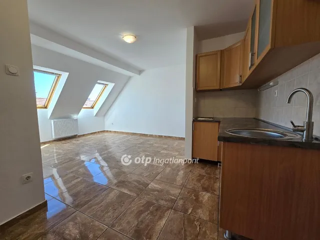 Eladó lakás Pápa 32 nm