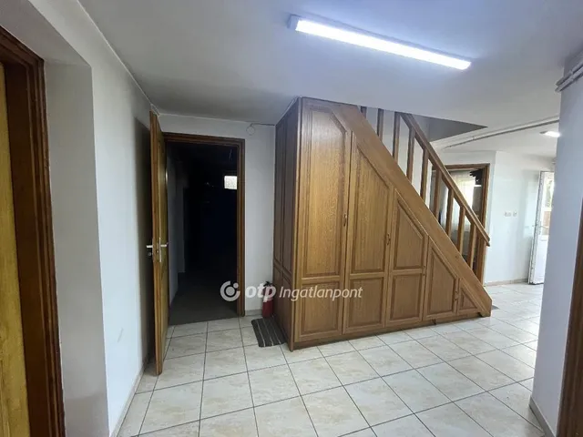 Eladó ház Bakonyszentlászló 258 nm