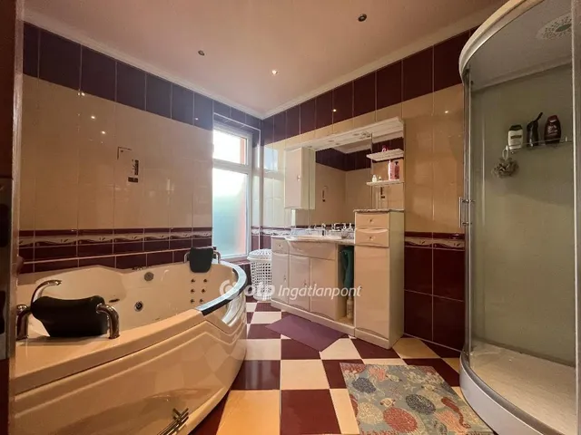 Eladó ház Bakonyszentlászló 258 nm