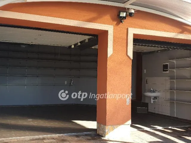 Eladó ház Bakonyszentlászló 258 nm