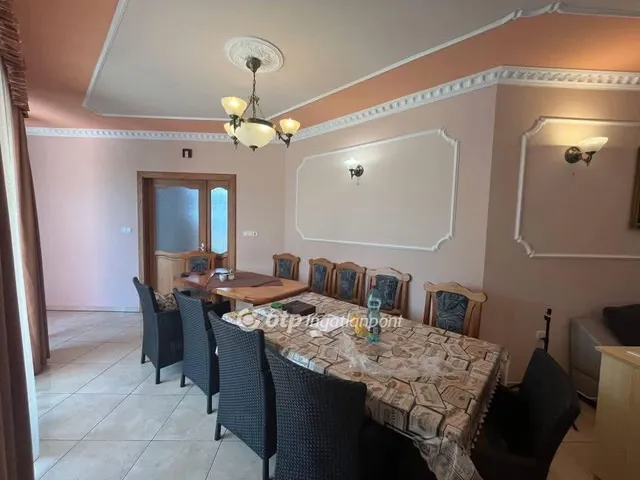 Eladó ház Bakonyszentlászló 258 nm