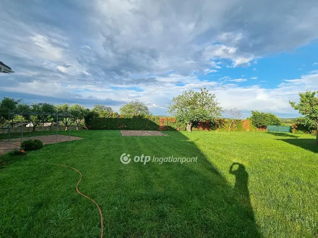 Eladó ház Bakonyszentlászló 258 nm