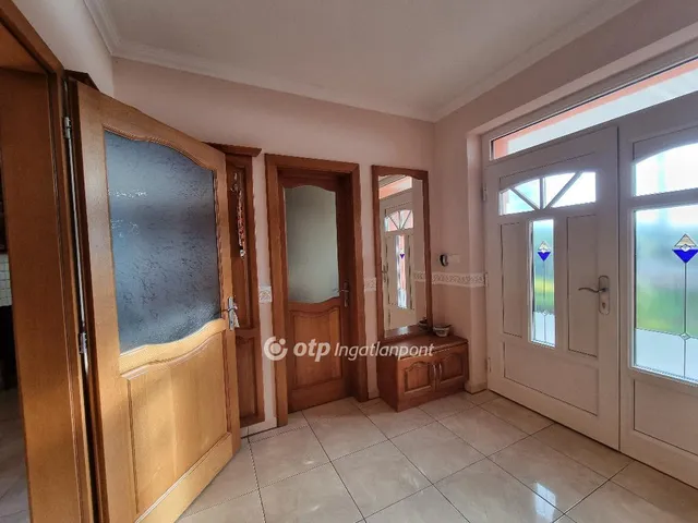 Eladó ház Bakonyszentlászló 258 nm