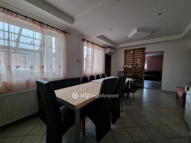 Eladó ház Iszkáz 190 nm