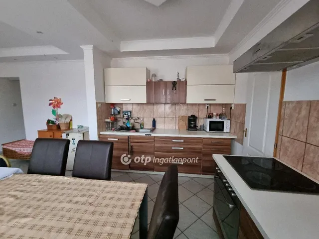 Eladó ház Iszkáz 190 nm