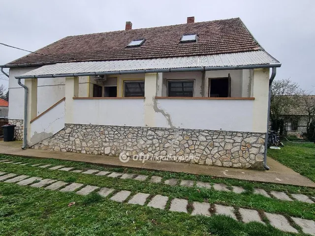 Eladó ház Iszkáz 190 nm