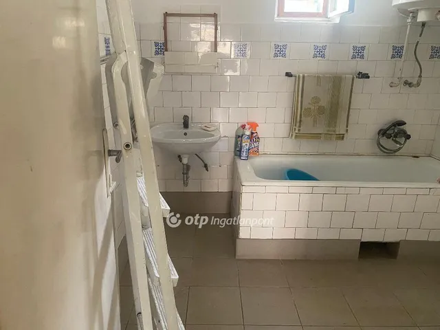 Eladó ház Béb 70 nm