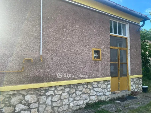 Eladó ház Béb 70 nm