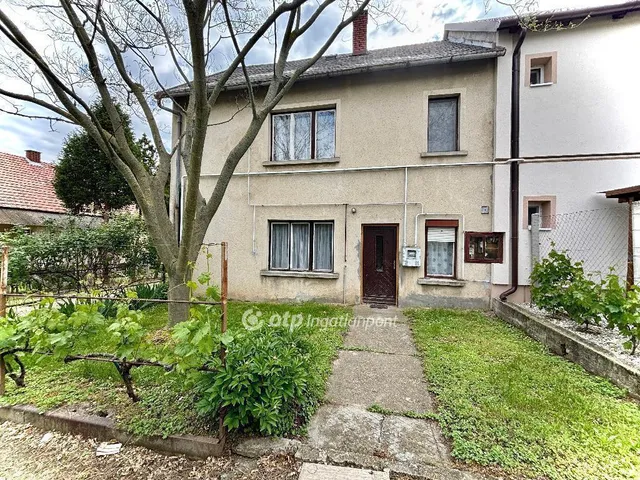 Eladó lakás Pápakovácsi 101 nm