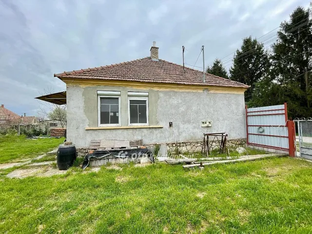 Eladó ház Adásztevel 64 nm