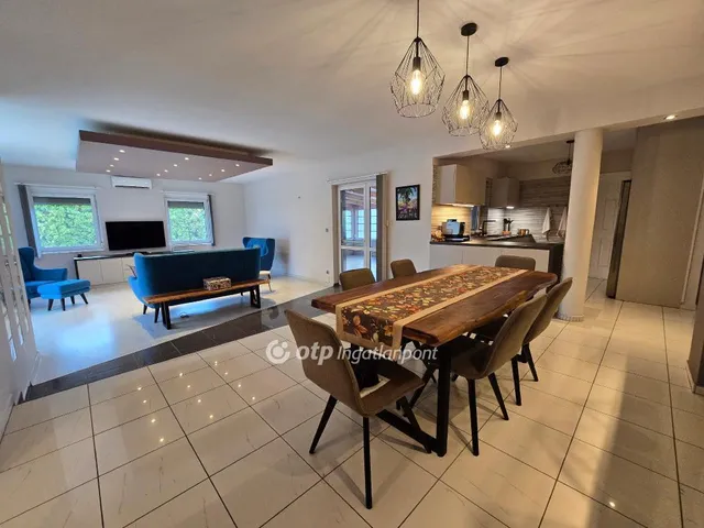 Eladó üdülő és hétvégi ház Pápa 170 nm