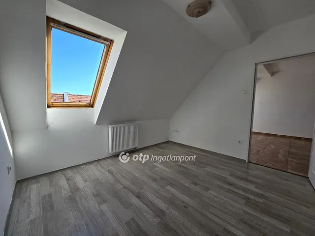 Eladó lakás Pápa 32 nm