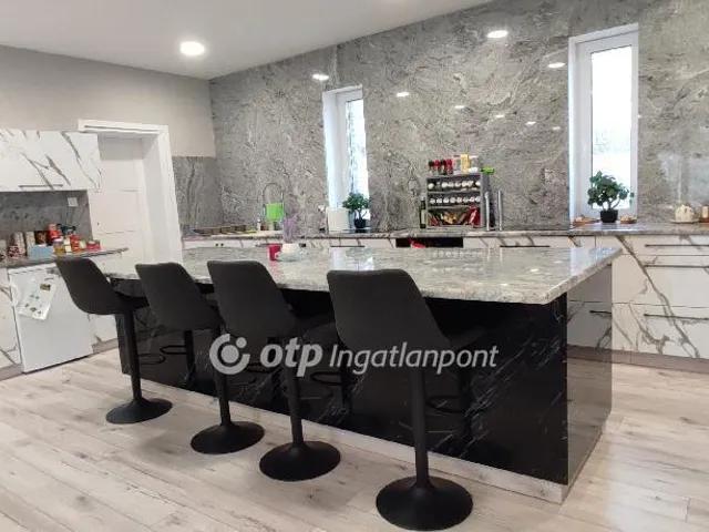 Eladó ház Pápa 360 nm