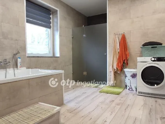 Eladó ház Pápa 360 nm