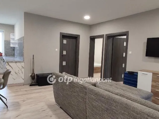 Eladó ház Pápa 360 nm