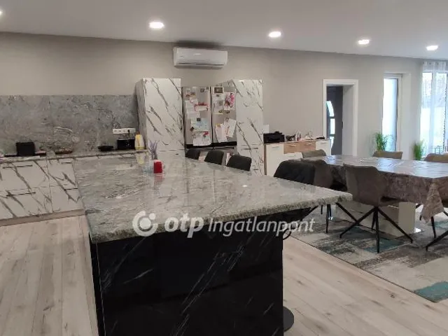 Eladó ház Pápa 360 nm