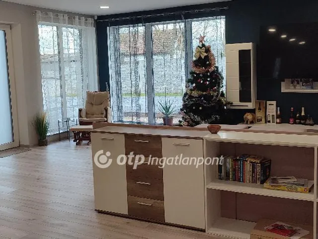 Eladó ház Pápa 360 nm