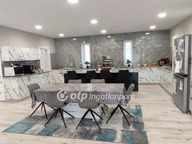 Eladó ház Pápa 360 nm